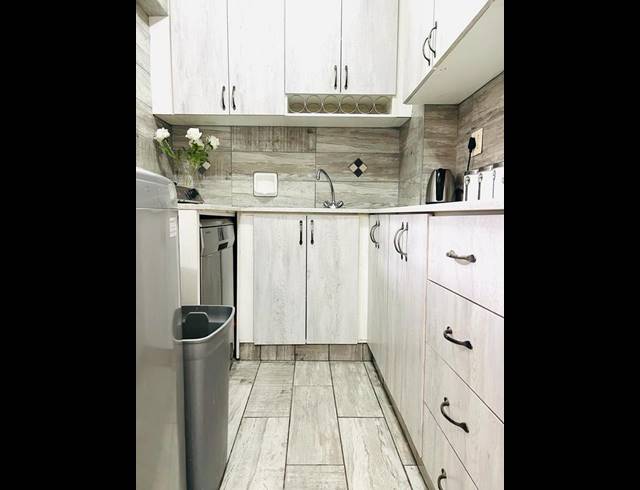 3 BEDROOM APARTMENT FOR SALE IN FIELDS HILL